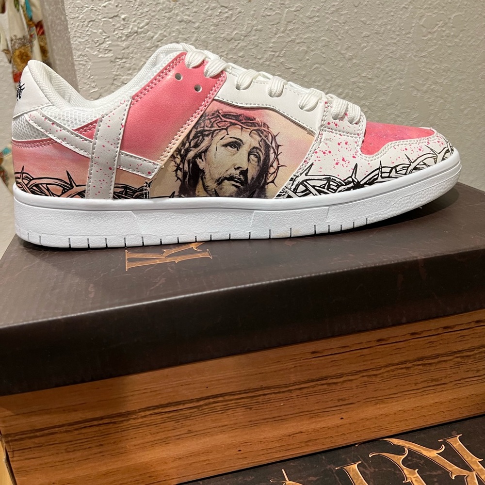 Kito Resurrection of Christ Low